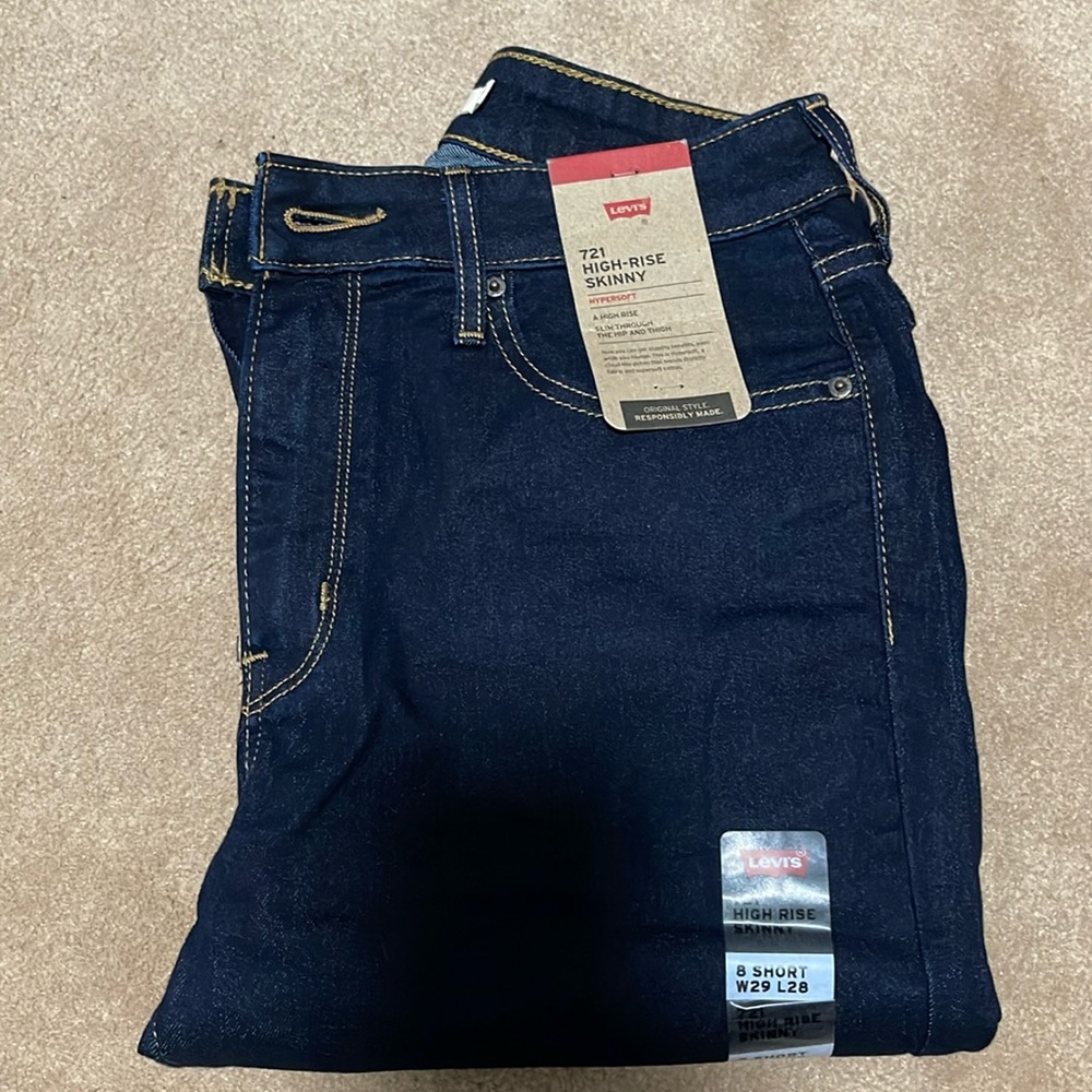 NWT Women’s Levi 721- High Rise Skinny Size 8 Short
